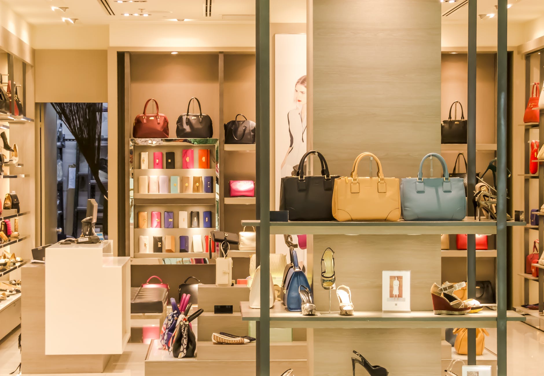Types of handbags for women you should consider buying this Valentine’s Day