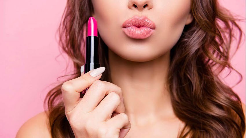 10 Signs that Say You're a Lipstick Junkie