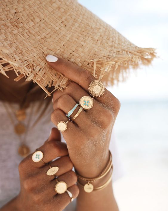 Beach Accessories For Women – A Finishing Touch To Your Beach Look