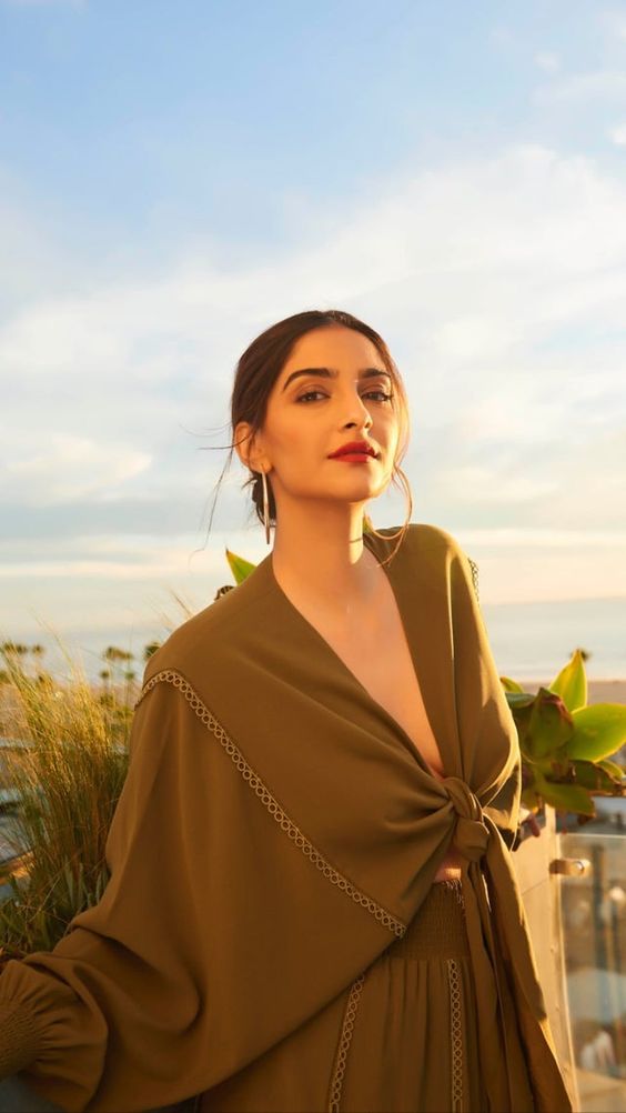 Sonam Kapoor Birthday Dazzling Dresses She Wore In The Past