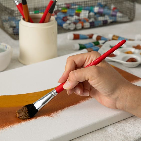 10 Types of Paintbrushes & How to Use Types of Paintbrushes