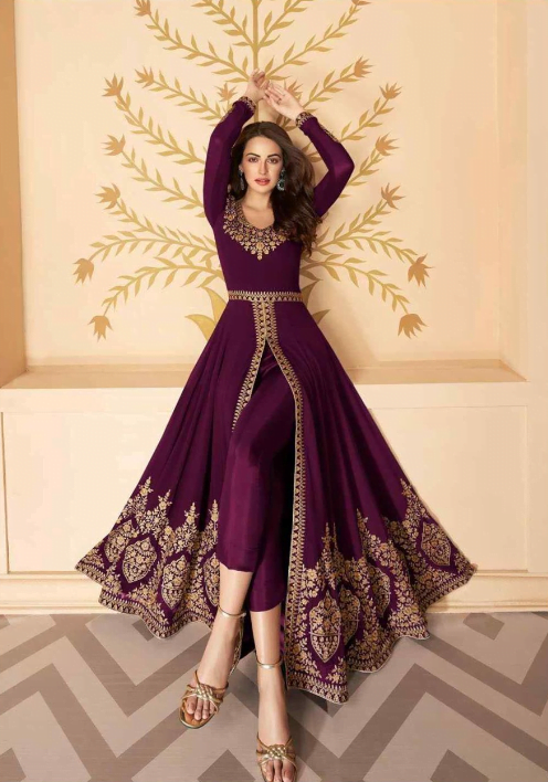 4. Chic & Elegant: Center-Cut Kurtis 4. Chic & Elegant: Center-Cut Kurtis