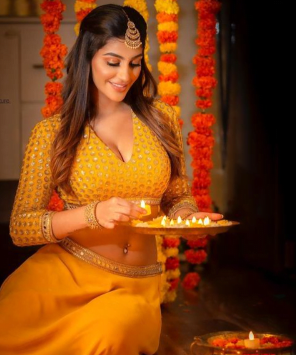12 Best Diwali Outfit Ideas To Try & Glam Up Your Ethnic Look