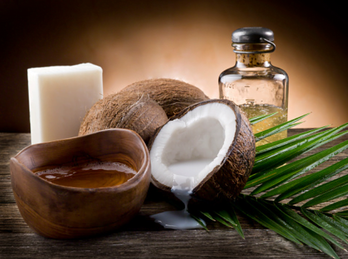 Benefits of Coconut Oil on Skin & Hair
