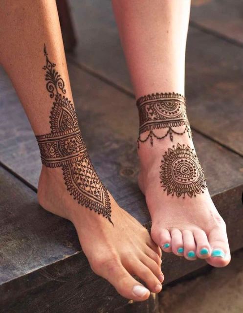 8. Abstract Artwork Bride Leg Mehndi Designs 8. Abstract Artwork Bride Leg Mehndi Designs