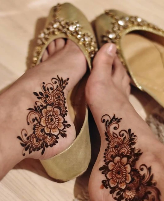 1. Floral Bride Leg Mehndi Design 1. Floral Bride Leg Mehndi Design