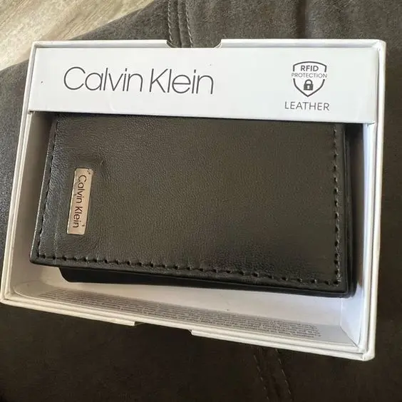 9. Calvin Klein 9. Calvin Klein wallet