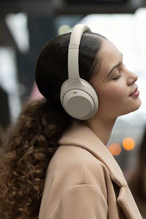 Headphones - Women's Day Gift Ideas for Employees